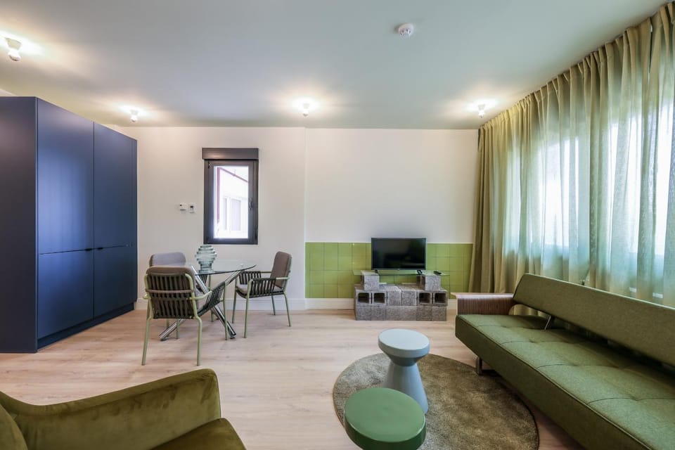 Communal lounge/ TV room, Living room