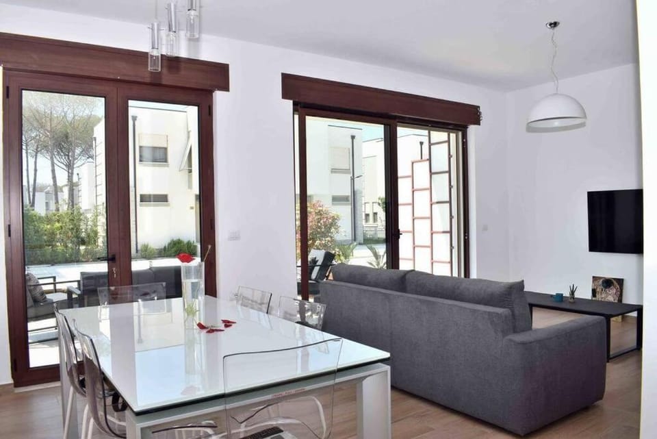 TV and multimedia, Living room, Dining area