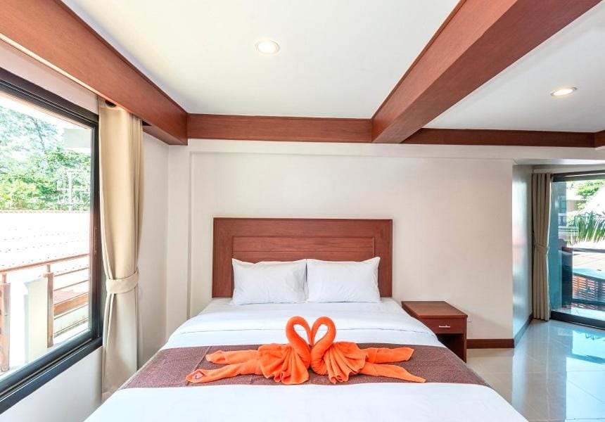 Bed, Photo of the whole room, Bedroom, towels