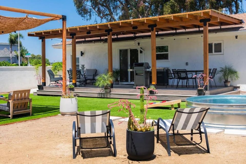 Property building, Patio, Seating area, Pool view, Swimming pool, sunbed