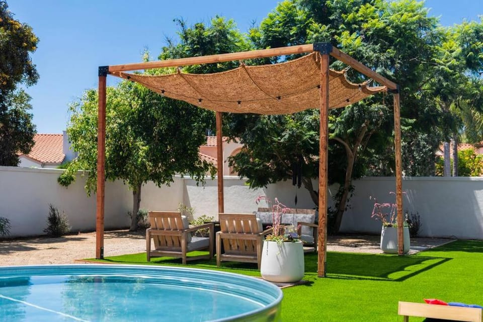 Patio, Swimming pool, sunbed