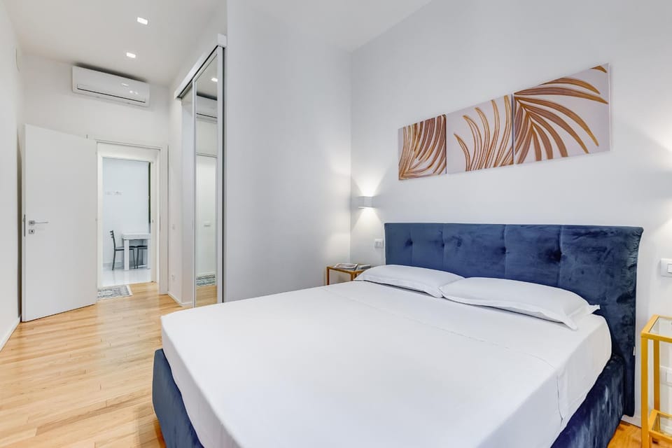 Bed, Photo of the whole room, Bedroom, air conditioner