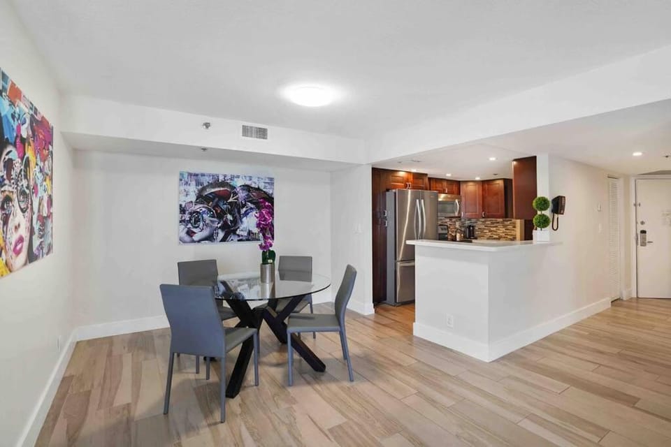Coffee/tea facilities, Kitchen or kitchenette, Dining area, dishwasher, pet friendly, stove, toaster, washing machine, dryer
