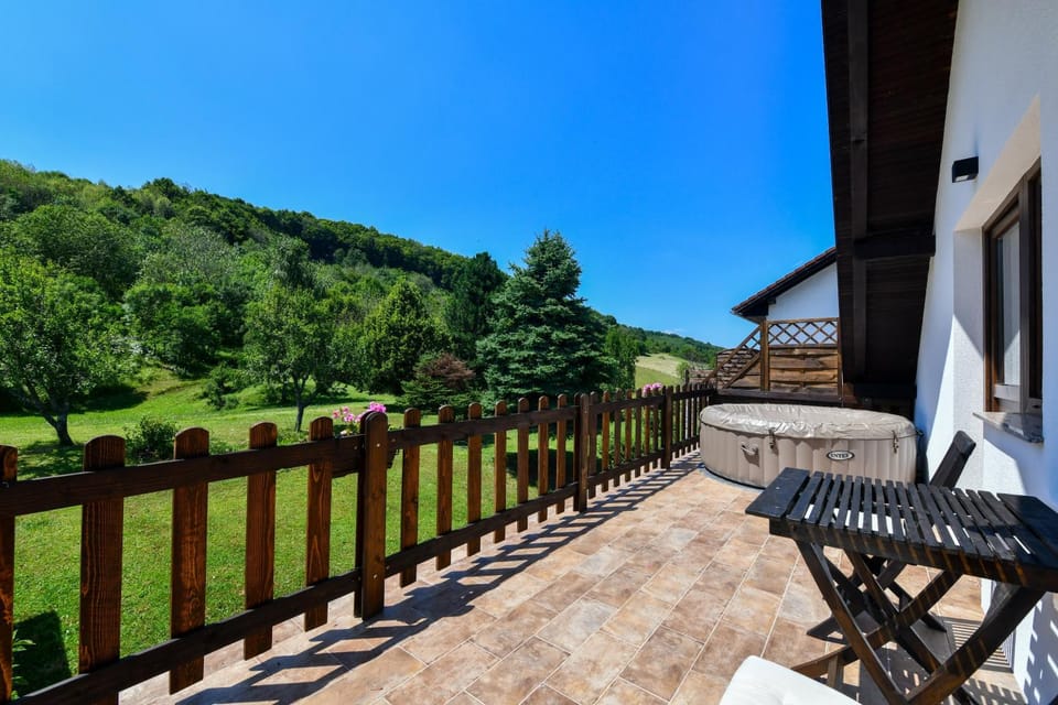 Patio, Spring, Day, Natural landscape, Summer, Hot Tub, View (from property/room), Balcony/Terrace, Mountain view