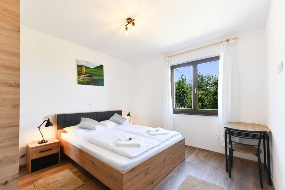 Bed, Photo of the whole room, Bedroom, safe, towels
