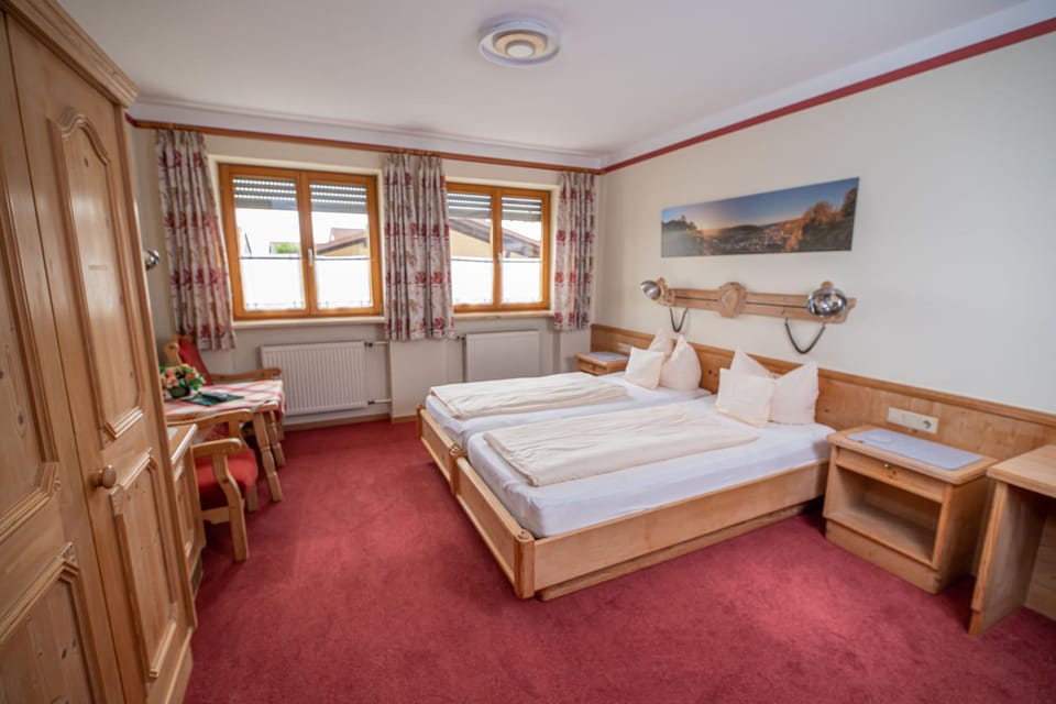 Bed, Photo of the whole room, Seating area, Bedroom