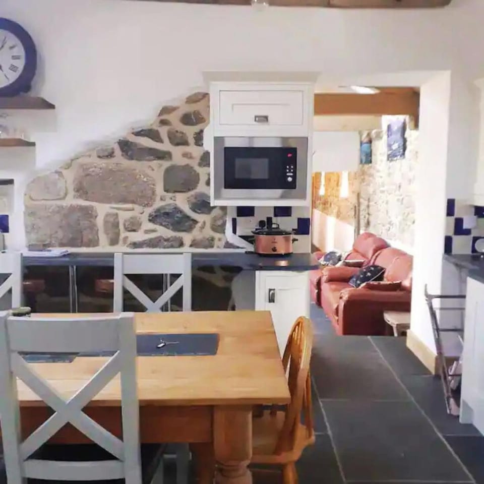 Dining area, kitchen