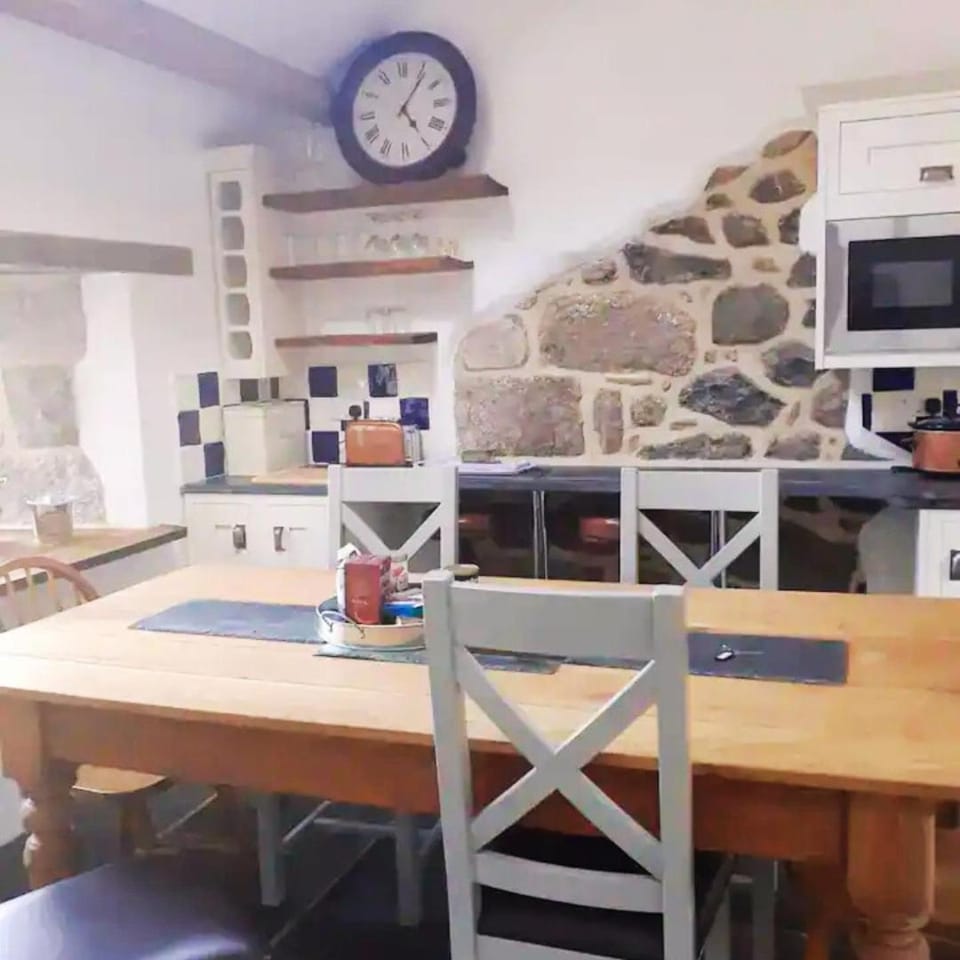 Dining area, kitchen