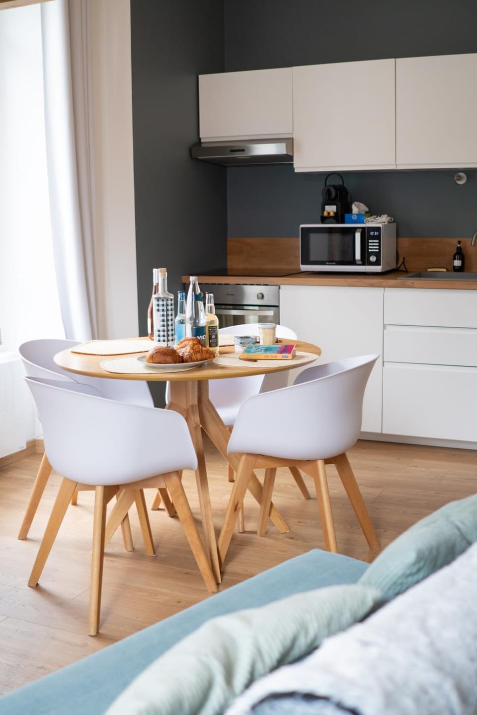 Coffee/tea facilities, Seating area, Dining area, stove