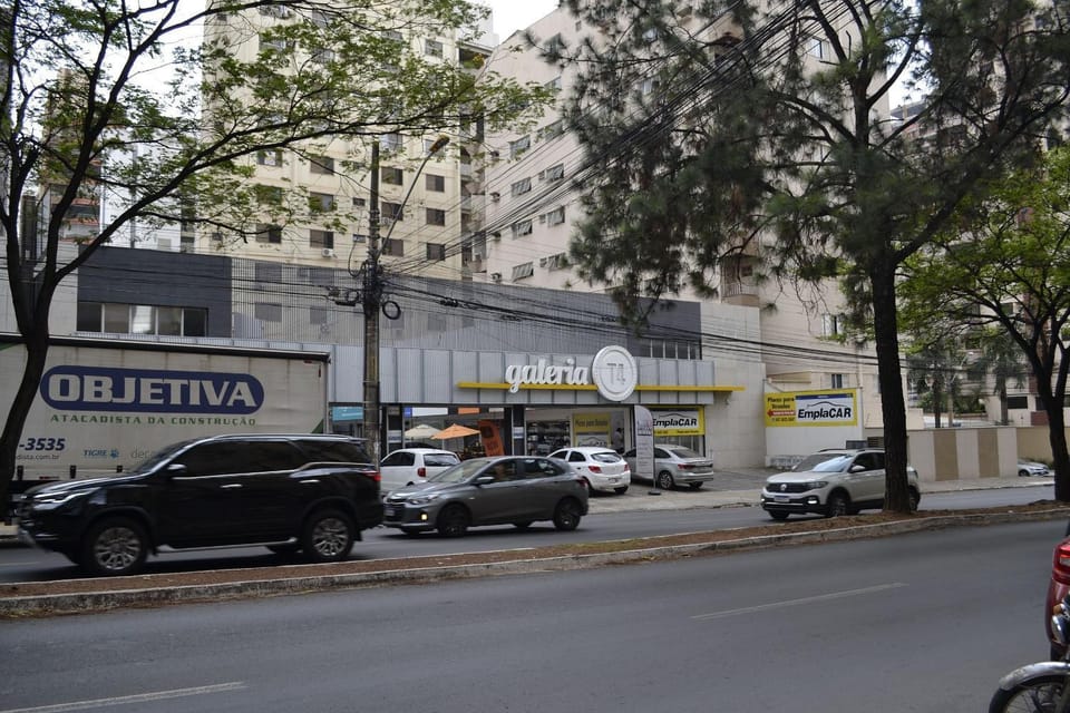 Restaurant/places to eat, Supermarket/grocery shop