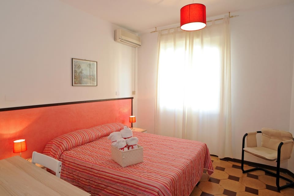 Day, Photo of the whole room