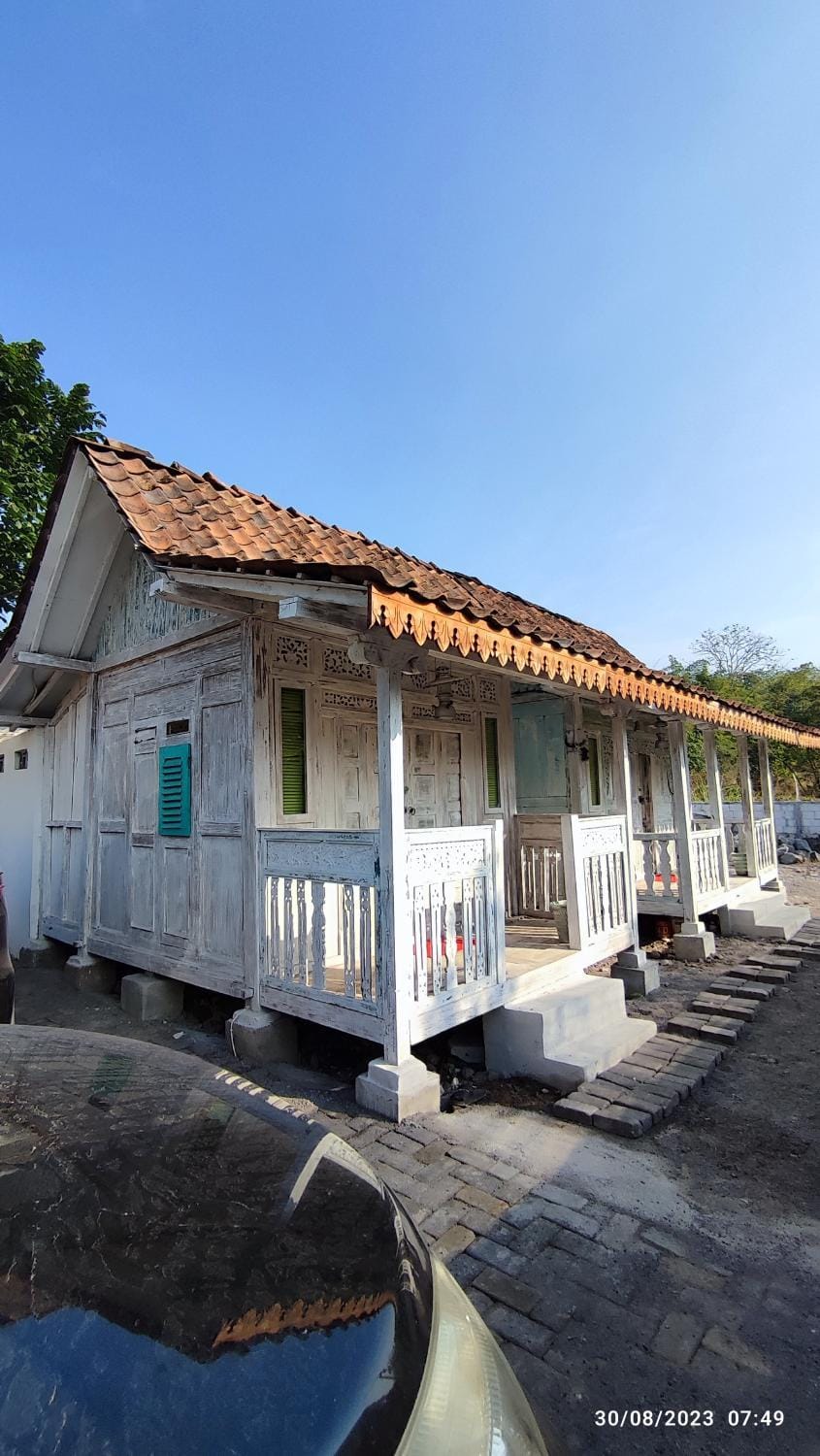 Property building, Day