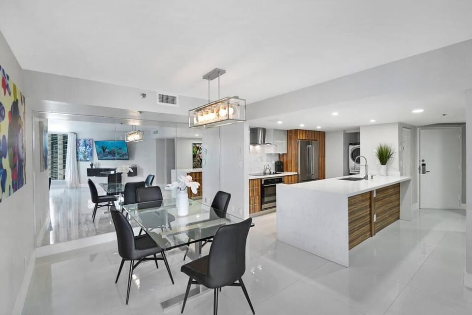 Coffee/tea facilities, Kitchen or kitchenette, Dining area, dishwasher, minibar, pet friendly, stove, toaster, washing machine, dryer, air conditioner