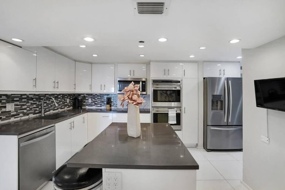 Coffee/tea facilities, Kitchen or kitchenette, dishwasher, minibar, pet friendly, stove, toaster, washing machine, dryer