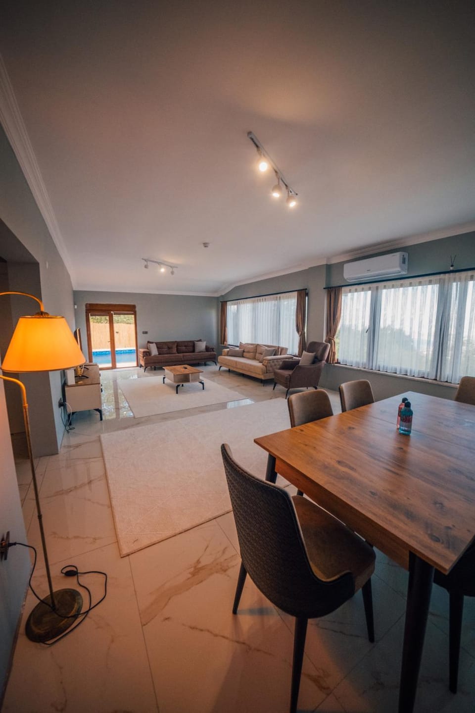 Living room, Seating area
