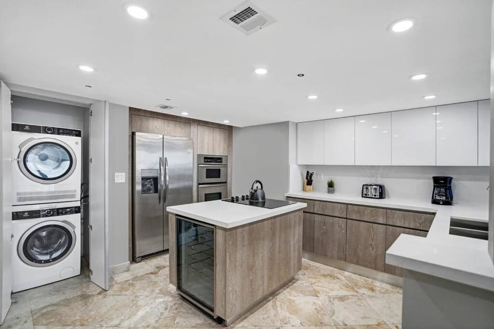 Coffee/tea facilities, Kitchen or kitchenette, dishwasher, minibar, pet friendly, stove, toaster, washing machine, dryer
