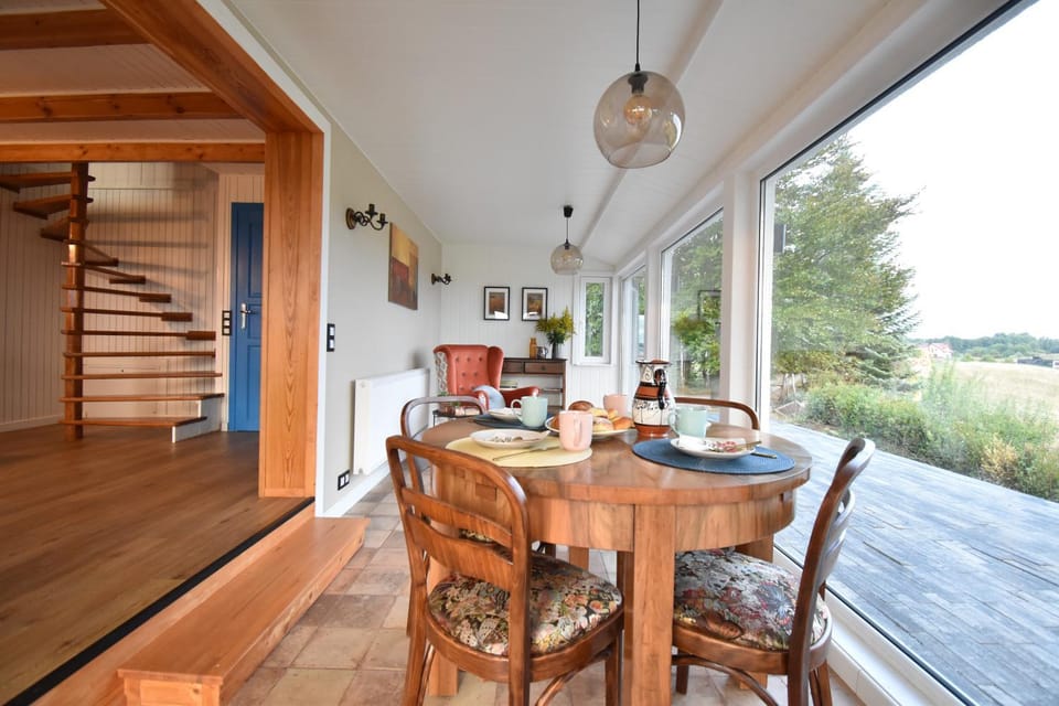 View (from property/room), Balcony/Terrace, Living room, Seating area, Dining area