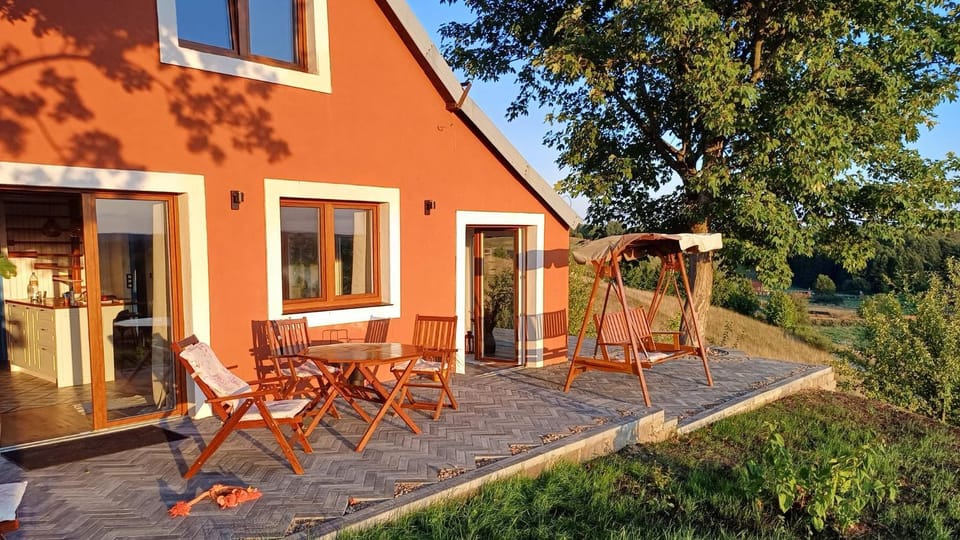 Property building, BBQ facilities, Balcony/Terrace, Garden view, sunbed