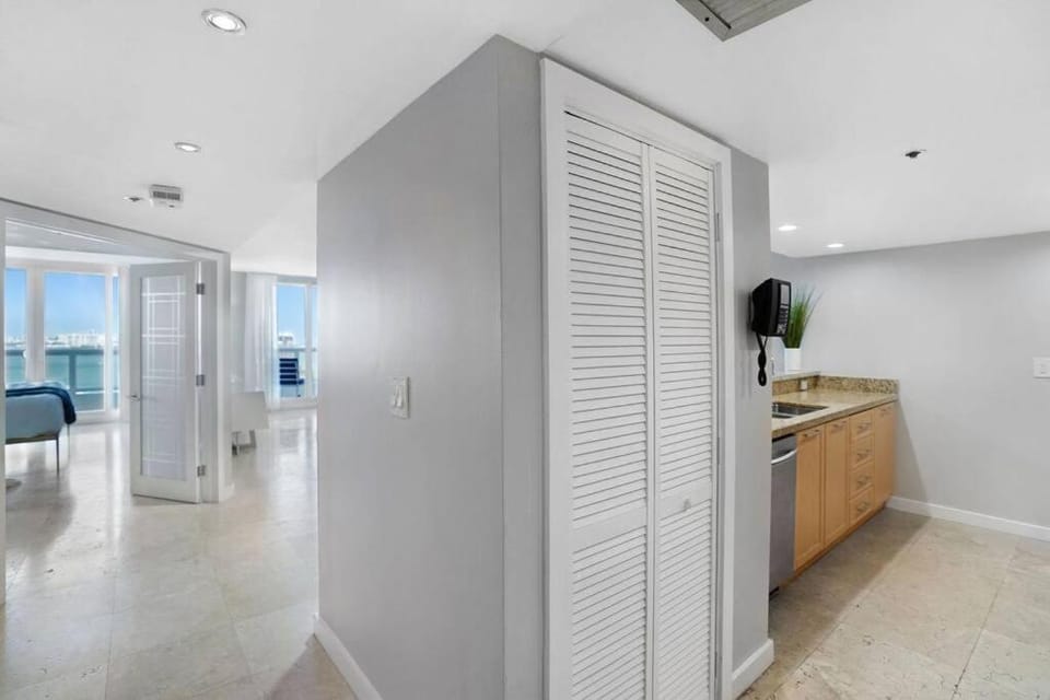 Kitchen or kitchenette, washing machine, dryer