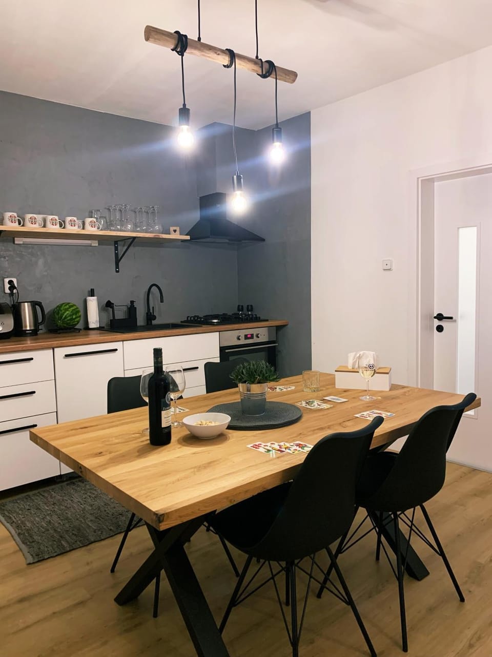 Kitchen or kitchenette, Dining area, pet friendly, stove