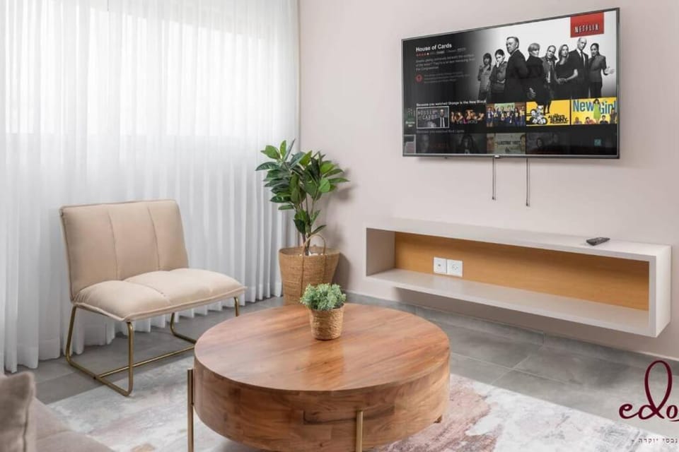 TV and multimedia, Seating area