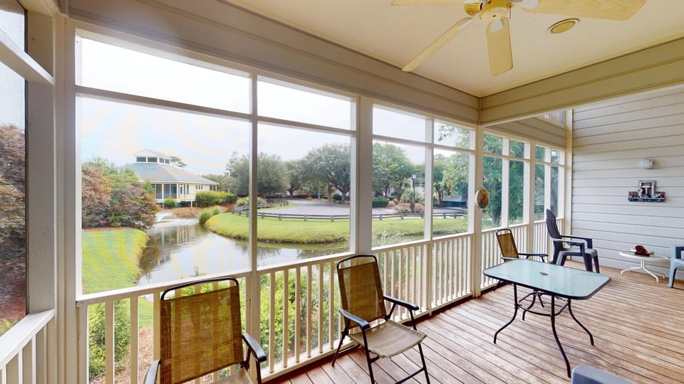Lakeside Tranquility 2BR Villa Resort Amenities House in South Carolina