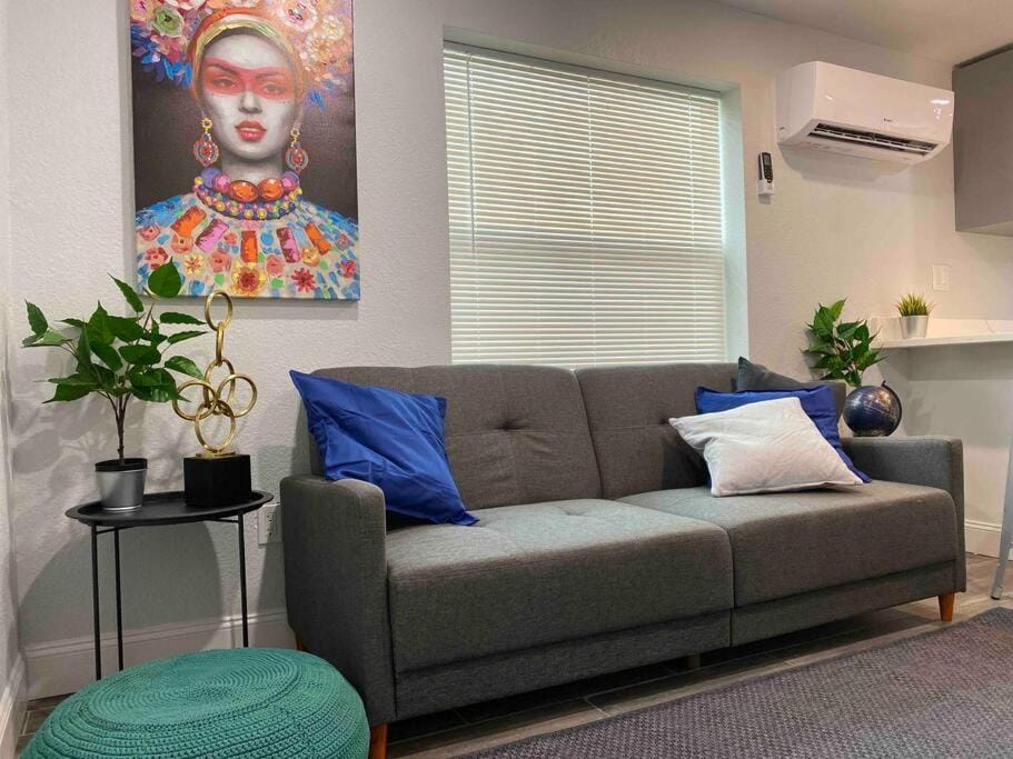 Living room, Seating area, air conditioner