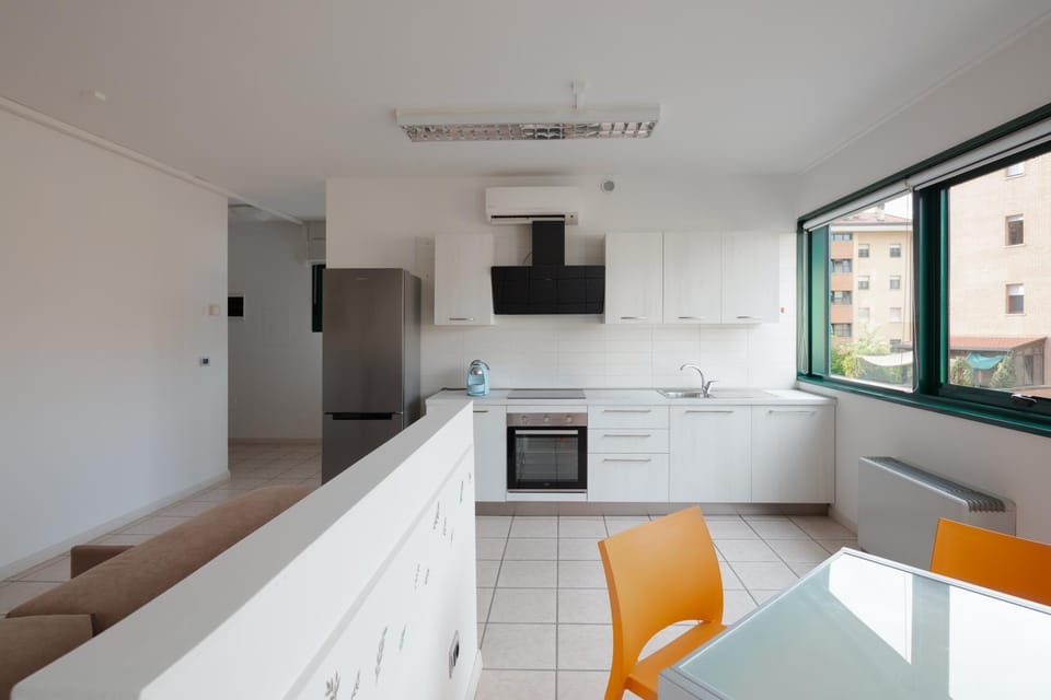 Kitchen or kitchenette, Living room, dishwasher, pet friendly, stove