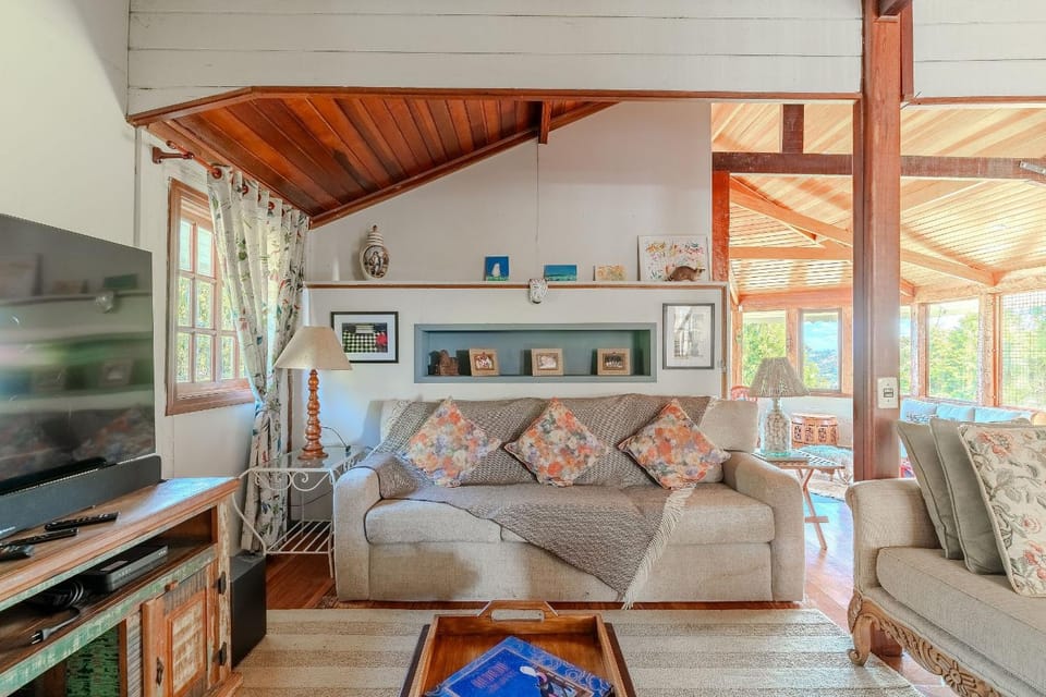 TV and multimedia, Living room, Seating area, Entertainment, Family