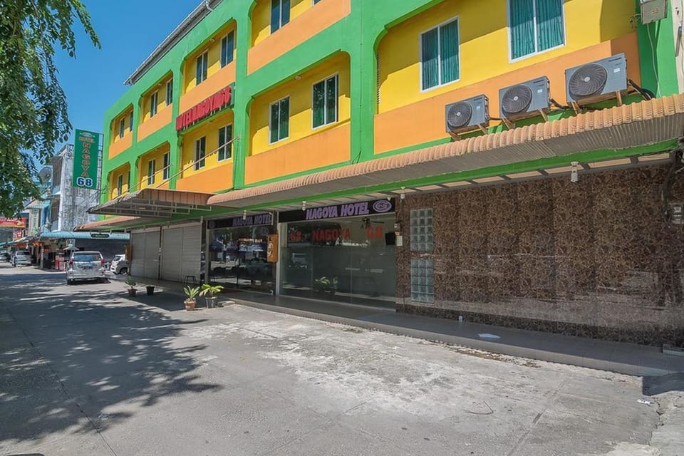 Facade/entrance