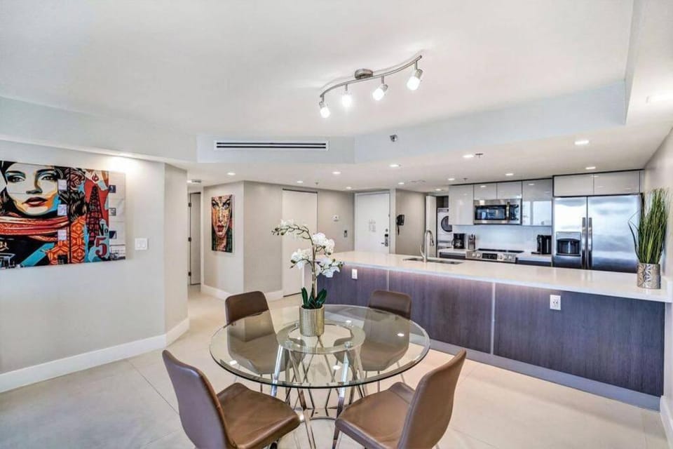 Coffee/tea facilities, Kitchen or kitchenette, Dining area, dishwasher, minibar, pet friendly, toaster, washing machine, dryer, air conditioner