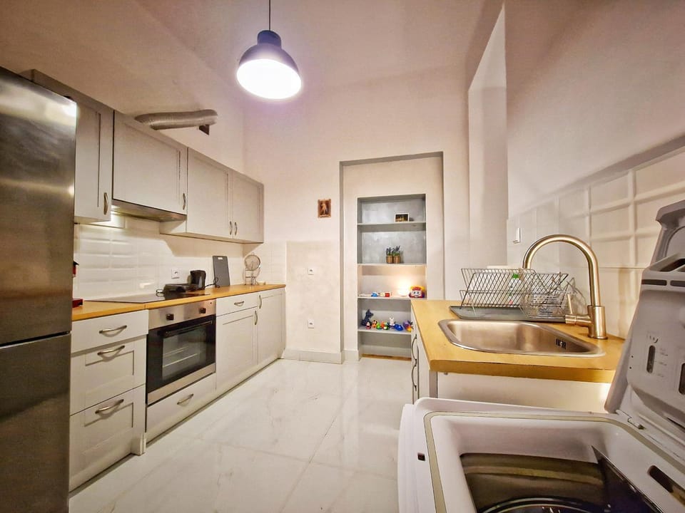 Kitchen or kitchenette, pet friendly, stove, toaster