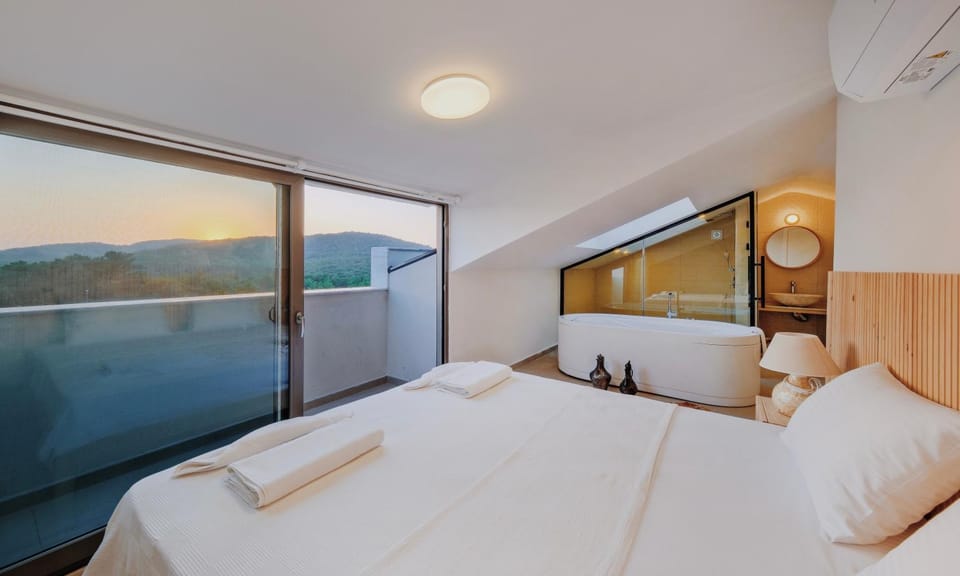 Bed, Natural landscape, Photo of the whole room, Bedroom, Mountain view, towels
