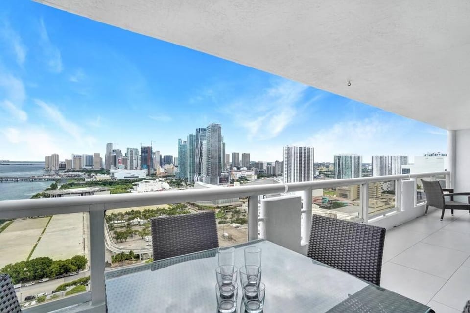View (from property/room), Balcony/Terrace, City view, Sea view