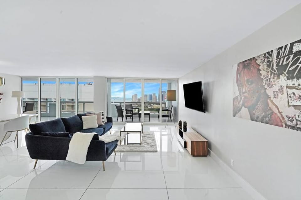 TV and multimedia, View (from property/room), Balcony/Terrace, Living room, Dining area, City view, Sea view