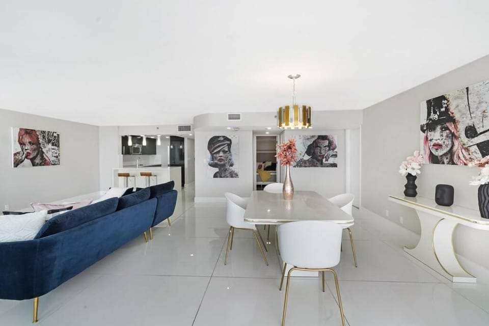 TV and multimedia, Balcony/Terrace, Living room, Decorative detail, Dining area, kitchen