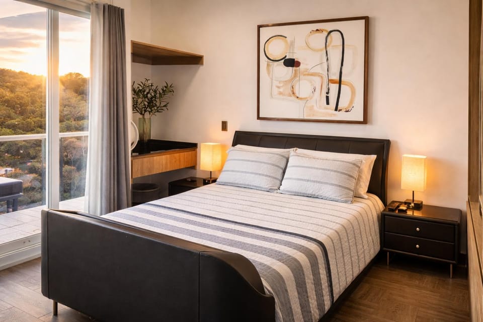 Juriquilla Home, 5 Bedrooms, 3 Community Pool House in State of Querétaro