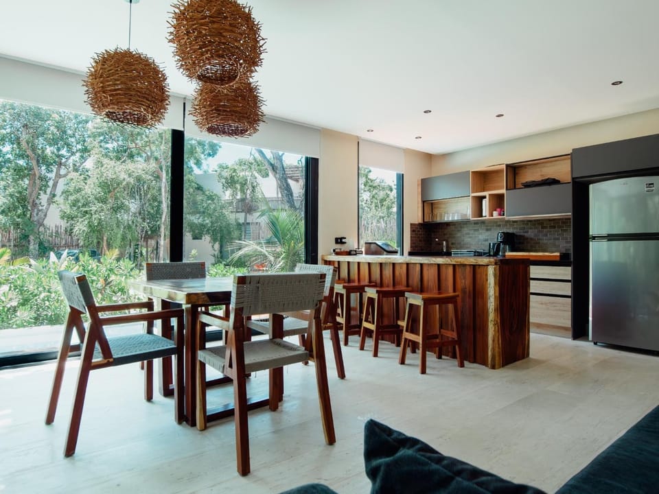 Kitchen or kitchenette, Living room, Seating area, Dining area, stove