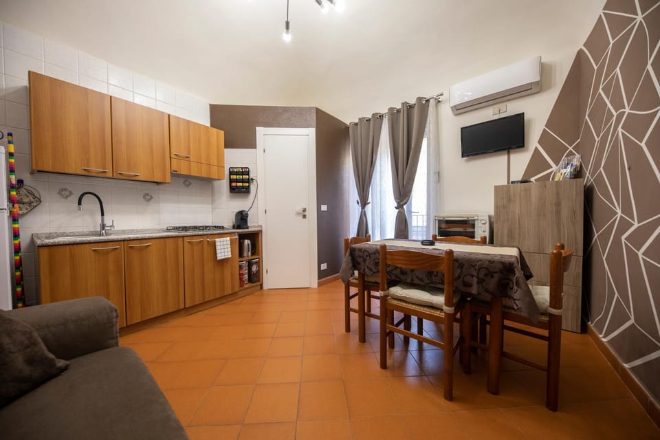Kitchen or kitchenette, Living room