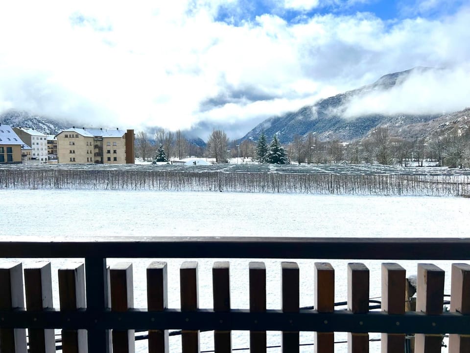 Apartament d'estil pirineic amb vistes úniques by RURAL D'ÀNEU Apartment in Esterri d'Àneu