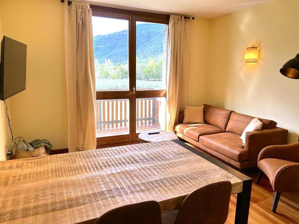 Apartament d'estil pirineic amb vistes úniques by RURAL D'ÀNEU Apartment in Esterri d'Àneu
