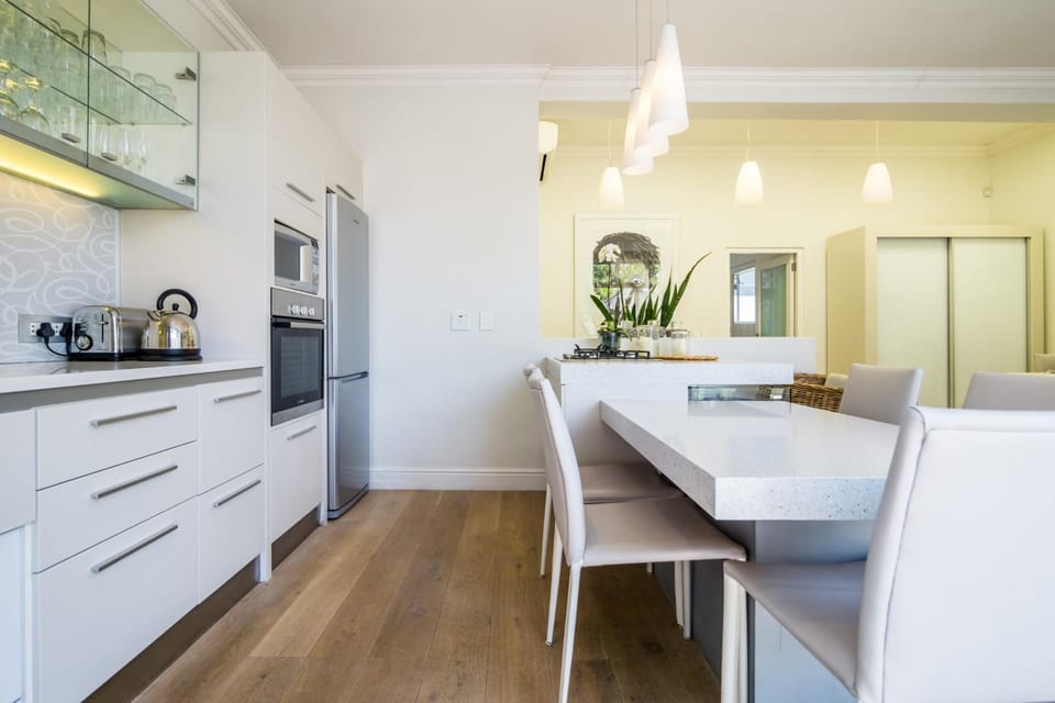 Coffee/tea facilities, Kitchen or kitchenette, Dining area, minibar, pet friendly, stove