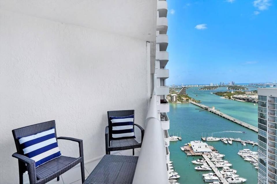 View (from property/room), Balcony/Terrace, Bedroom, Sea view