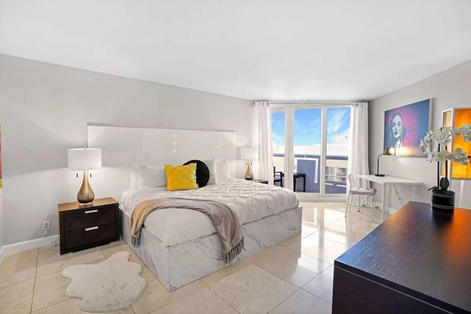 Bed, Bathroom, TV and multimedia, Balcony/Terrace, Photo of the whole room, Bedroom, Sea view, hair dresser, wardrobe