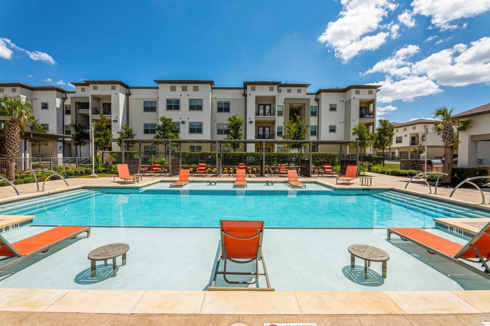 Luxe 3B/2B Getaway - Pool, Gym, Parking, Pet Wash Apartment in Leander