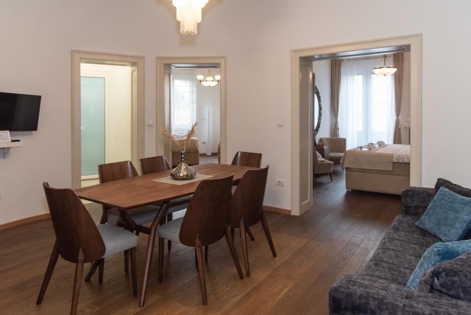 Living room, Dining area