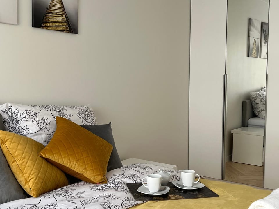 Bed, Living room, Photo of the whole room, Bedroom
