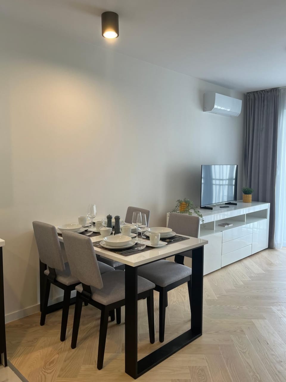 Kitchen or kitchenette, Dining area, Food