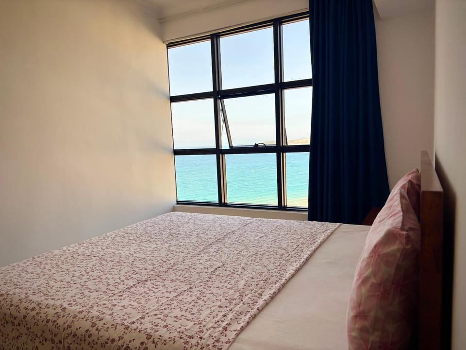 Bed, Bedroom, Sea view