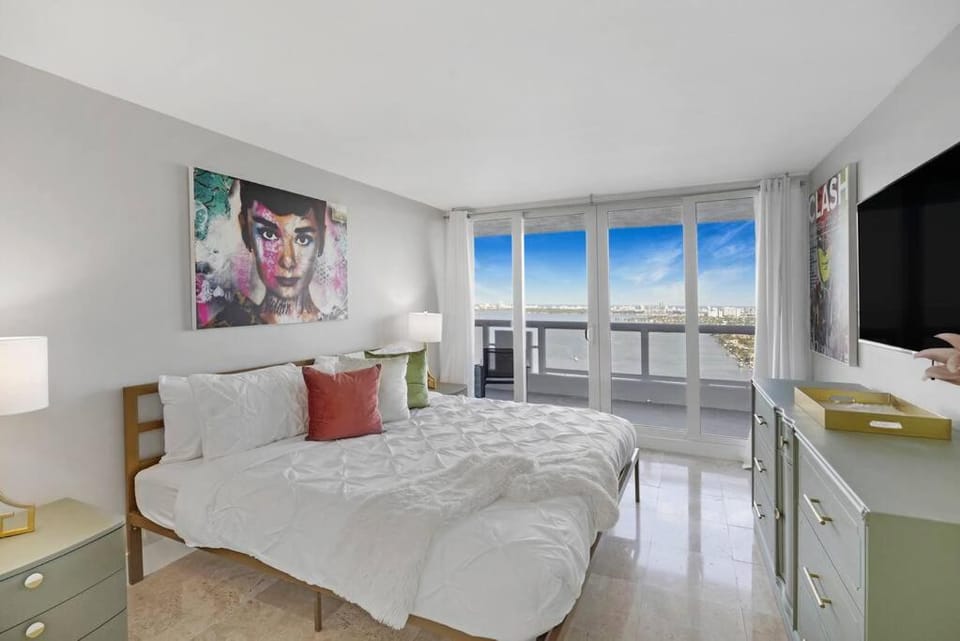 Bed, TV and multimedia, Balcony/Terrace, Photo of the whole room, Bedroom, hair dresser